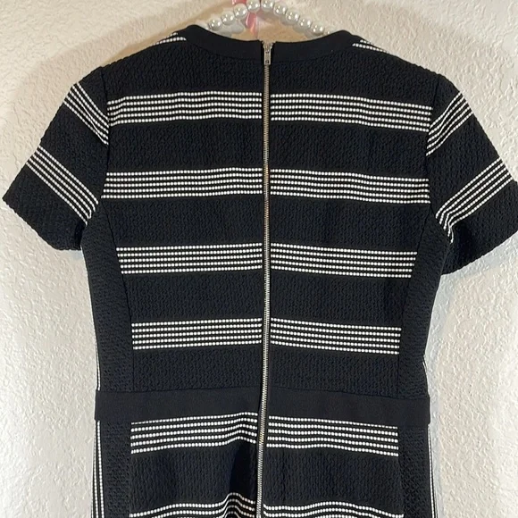 MAGGY LONDON Petites Women's Multi-Striped Short-Sleeve Dress Size 4P - Picture 5 of 8